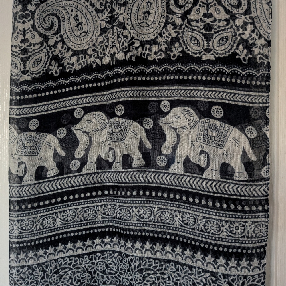 Beautiful Elephant Scarf - Picture 3 of 8